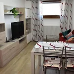 Large Heated Comfortable On The Slopes شقة سيستريير