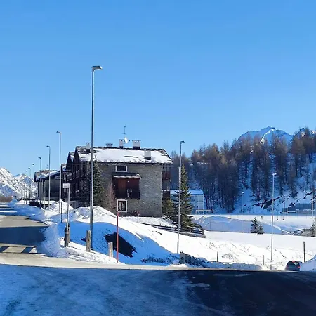 Alpine Escape With Charm *